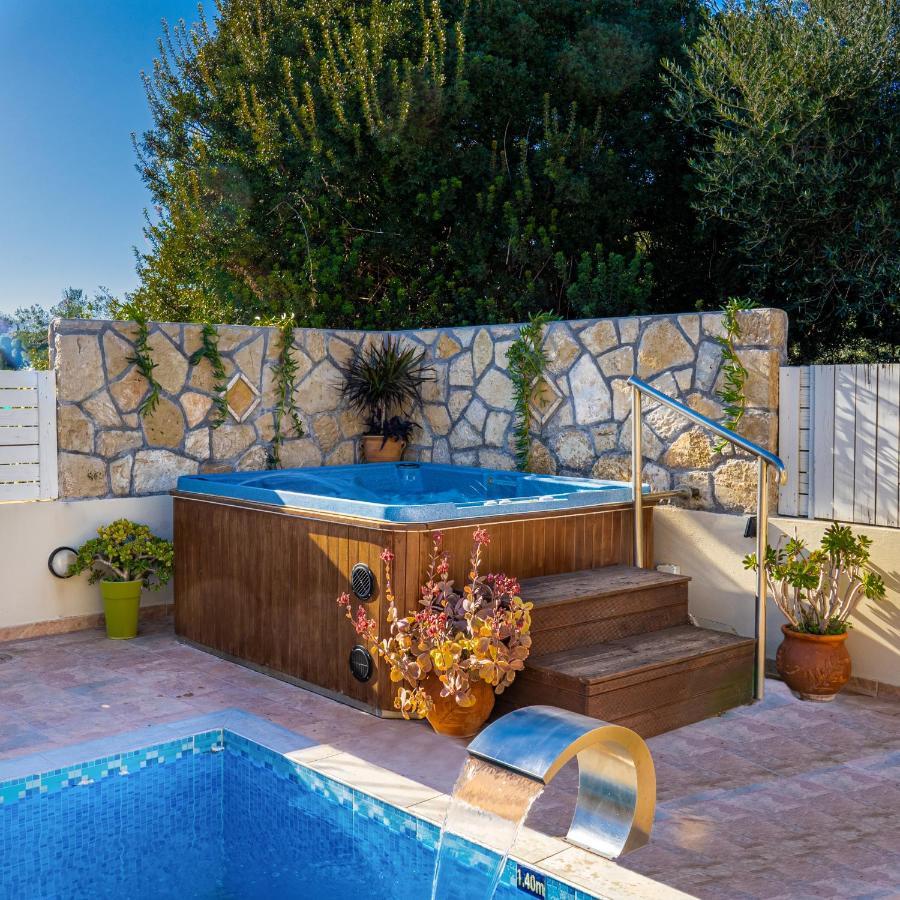 Fiorentinos Villa ตรากากิ ภายนอก รูปภาพ