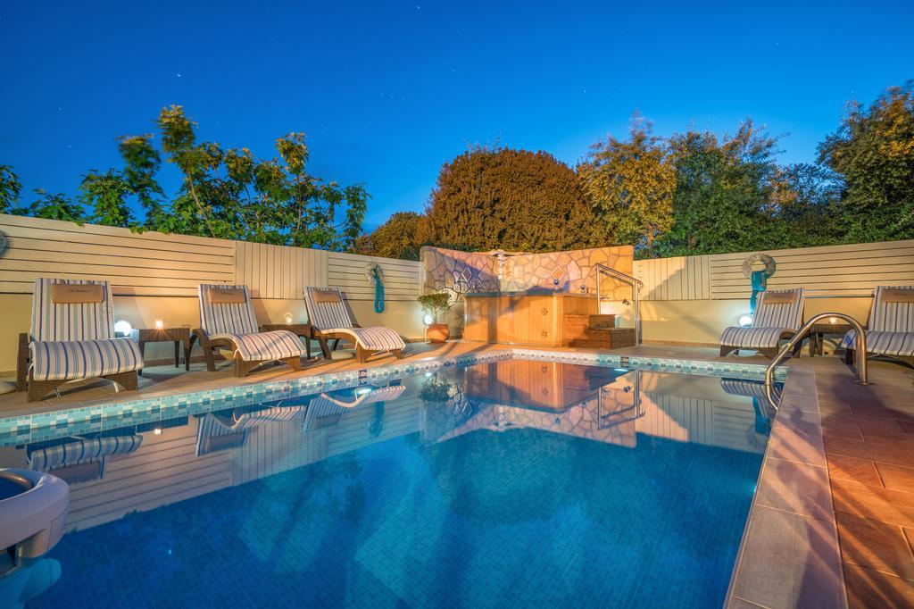 Fiorentinos Villa ตรากากิ ภายนอก รูปภาพ
